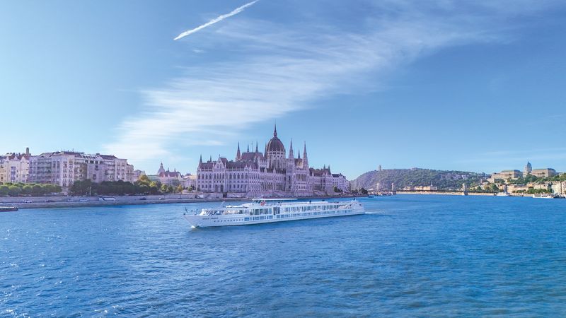 MS-Douce-France-parlement-Budapest-Danube-0058-Alexandre-Sattler-Alexandre Sattler-R16_9