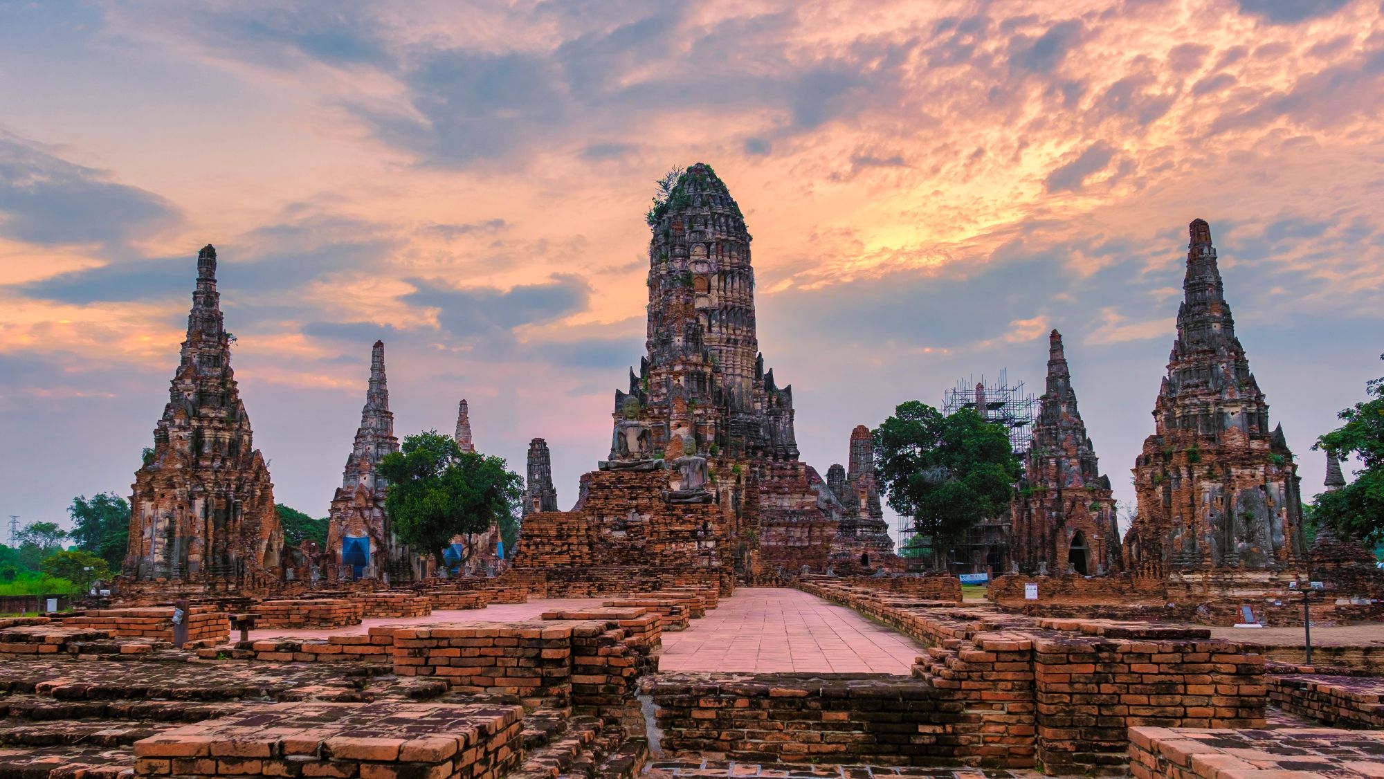 Thailand-Ayutth-Ancient...ii...hutterstock_2206125565